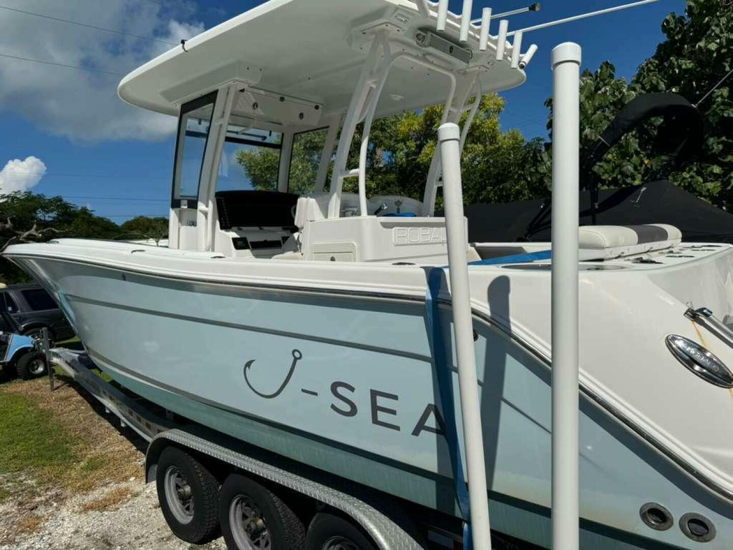 2017 Robalo R302 - Image 3