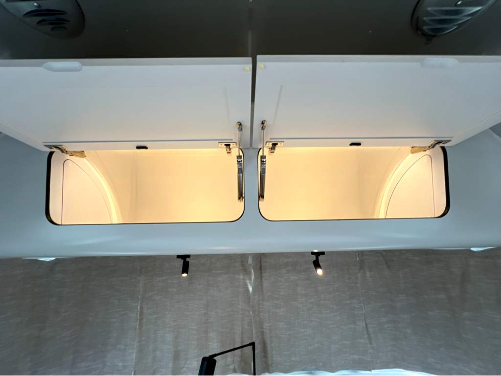 2024 AIRSTREAM POTTERY BARN 28RBT - Image 22