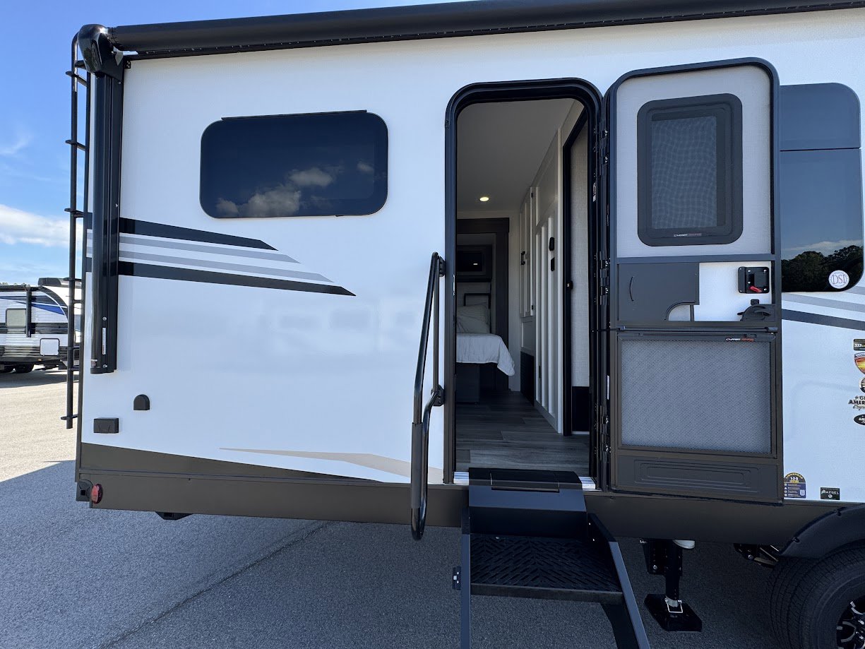 2026 VENTURE RV SPORTTREK 333VMI - Image 6