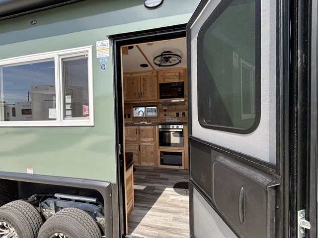 2027 ICE CASTLE RV EXTREME III 8X21 - Image 7