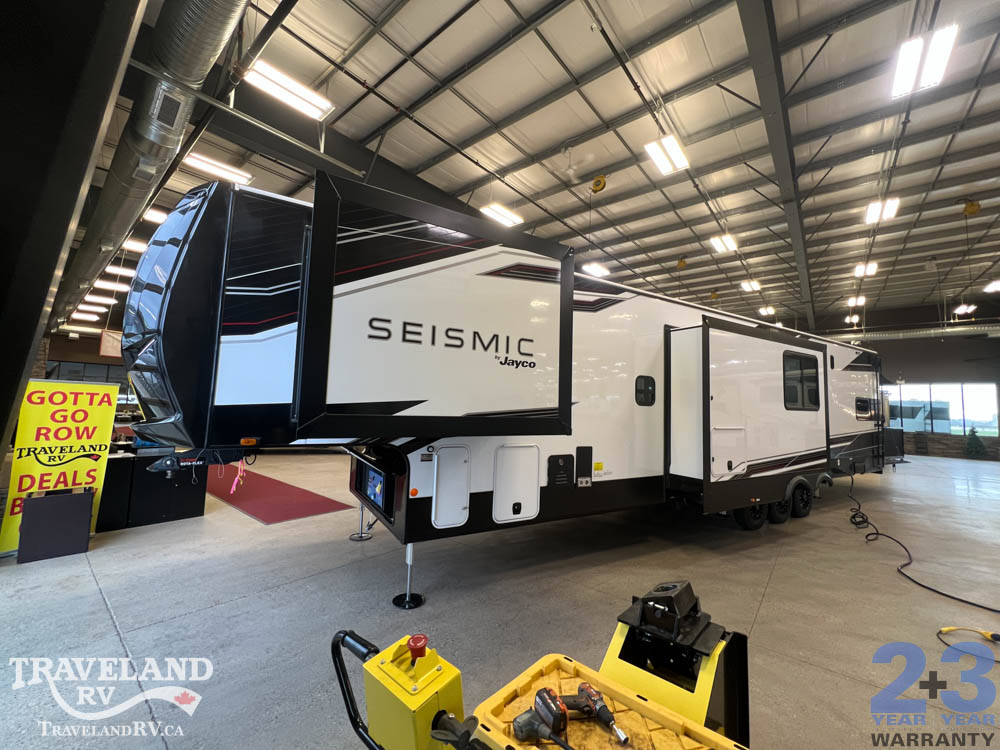 2027 Jayco Seismic Fifth Wheel Toy Hauler 395 - Image 7