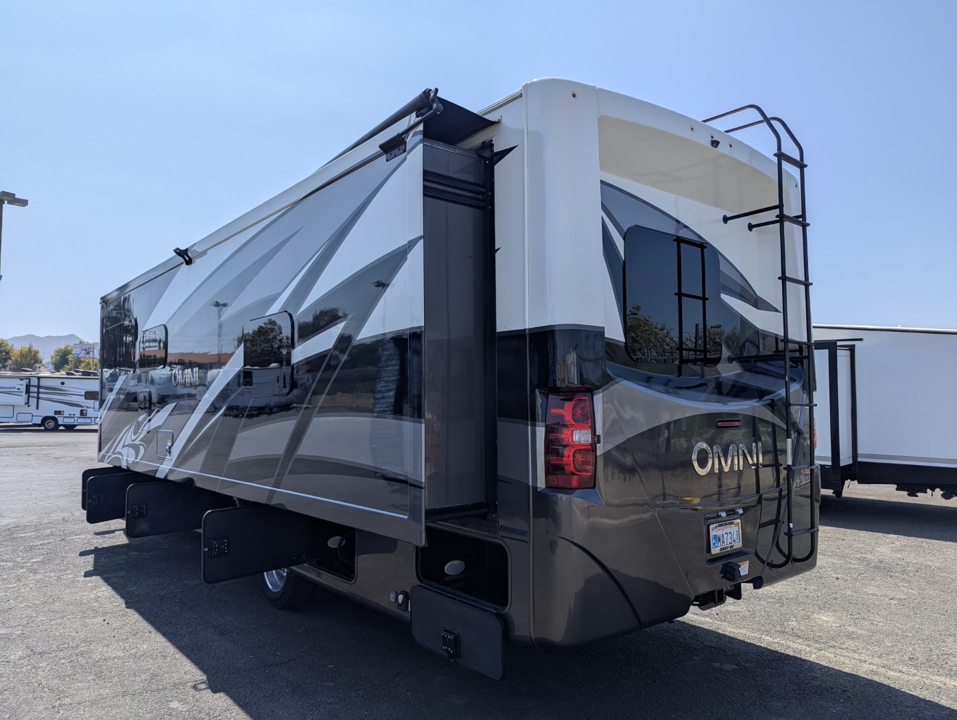 2021 Thor Motor Coach Omni SV34 - 4X4 - Image 4