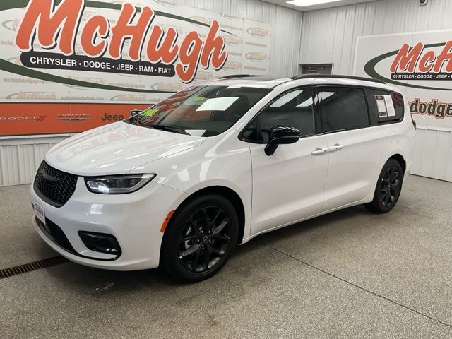 2025 Chrysler Pacifica Limited FWD - Image 2