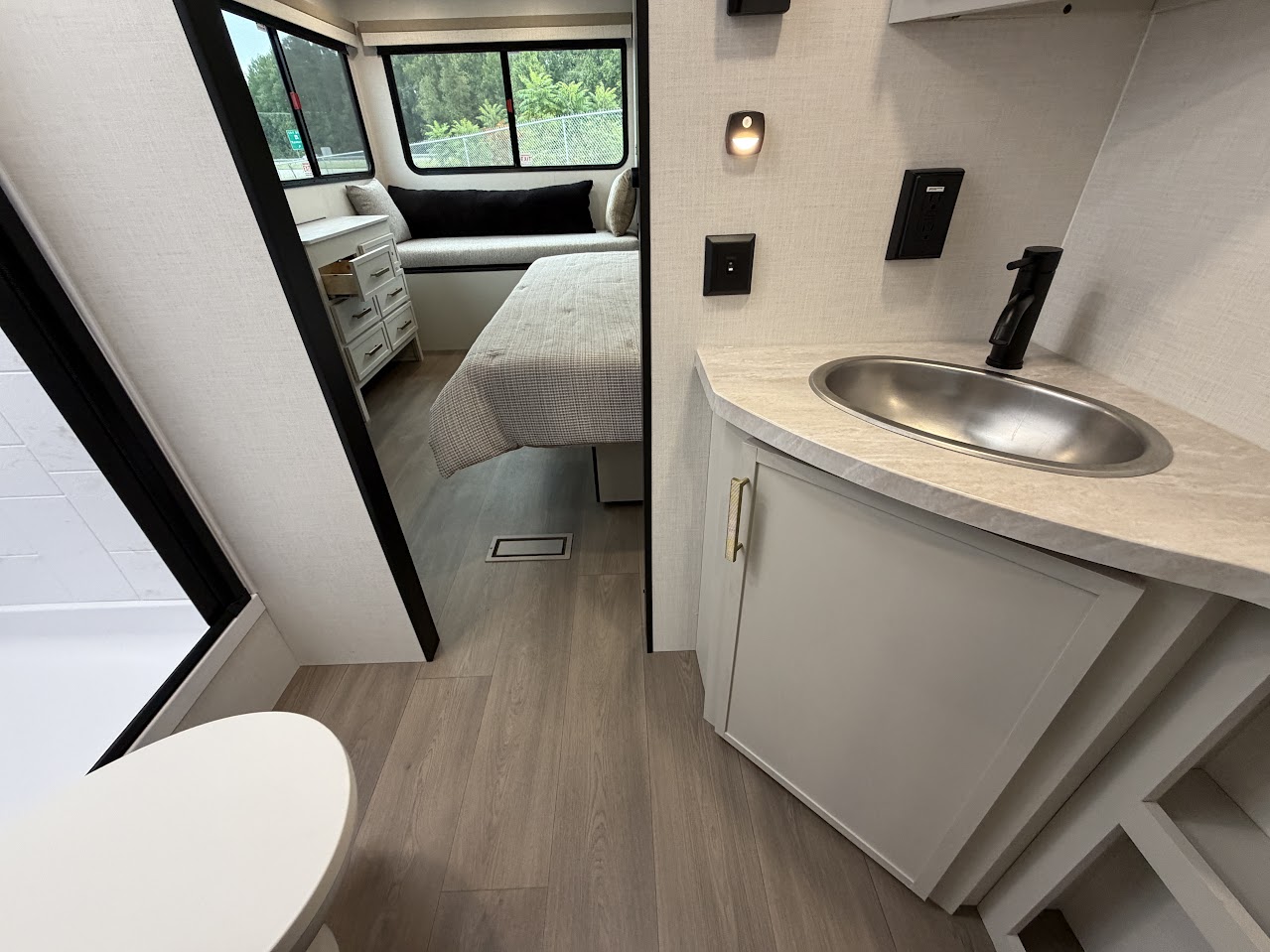 2027 VENTURE RV STRATUS 282VFD - Image 30
