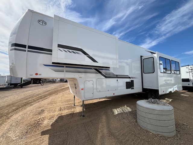 2026 CHEROKEE ARCTIC WOLF 3750 SUITE - Image 3