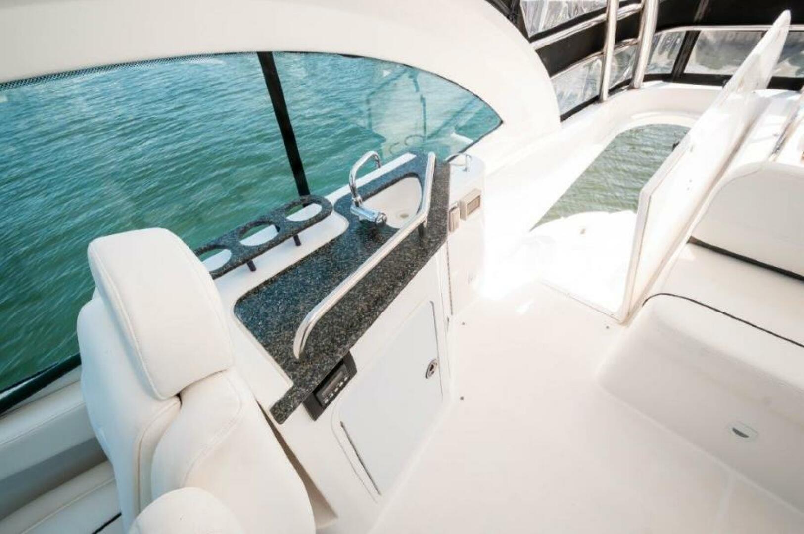 2006 Cruisers Yachts 477 Sport Sedan - Image 26