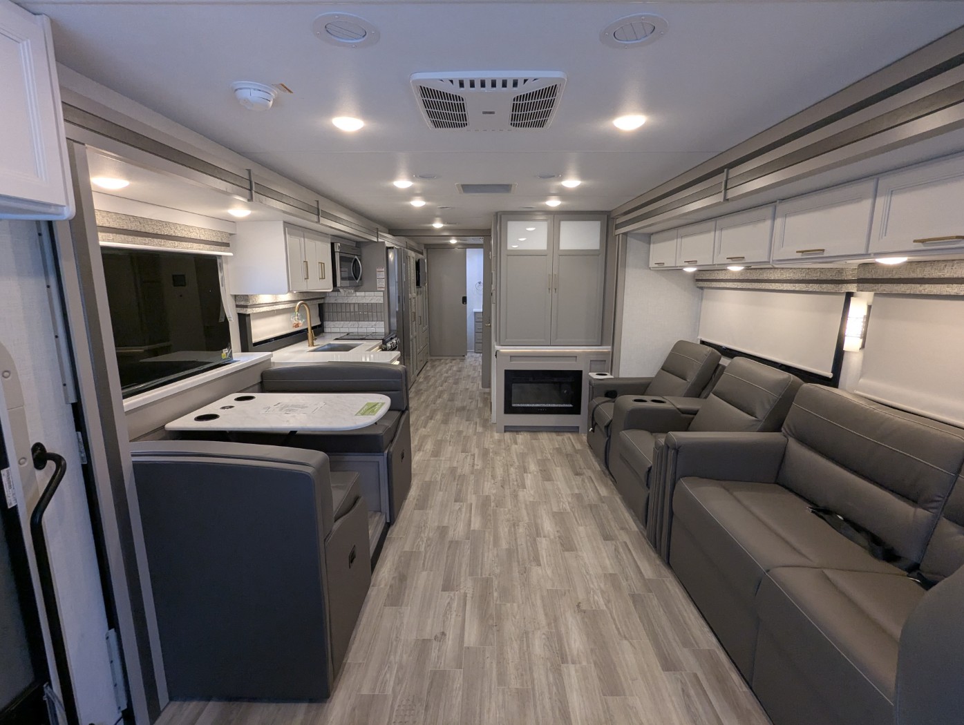 2026 Thor Motor Coach Windsport 36H - Image 11