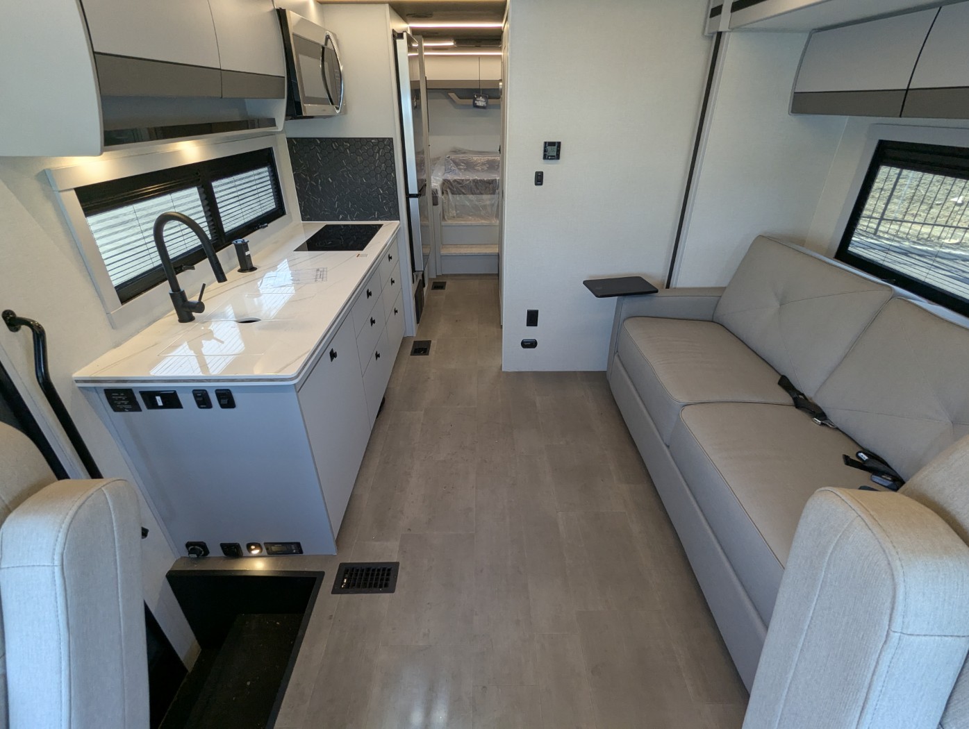 2026 Coachmen Euro 25TB - Image 13