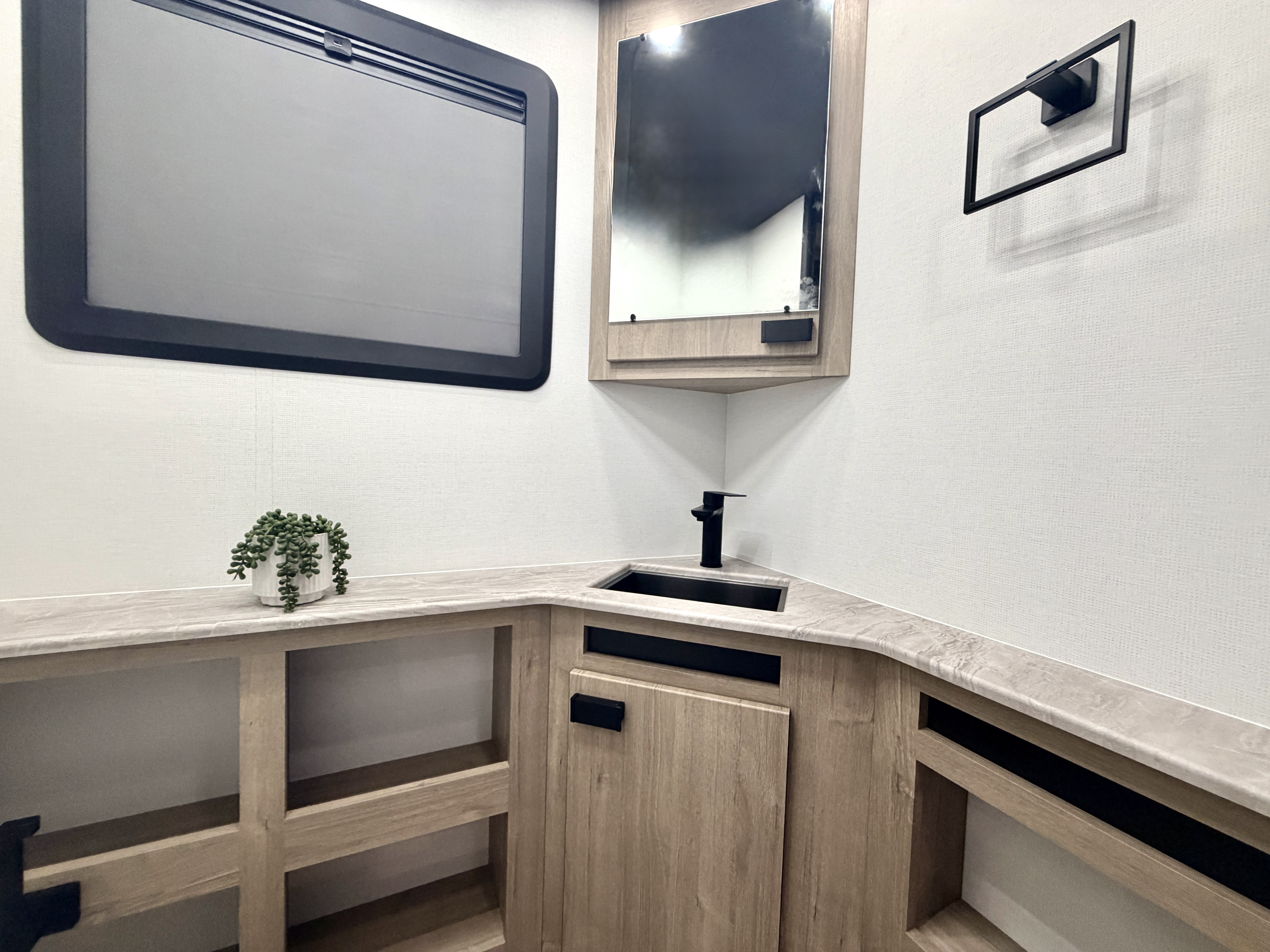 2027 Grand Design LINEAGE SERIES E 30DC - Image 26