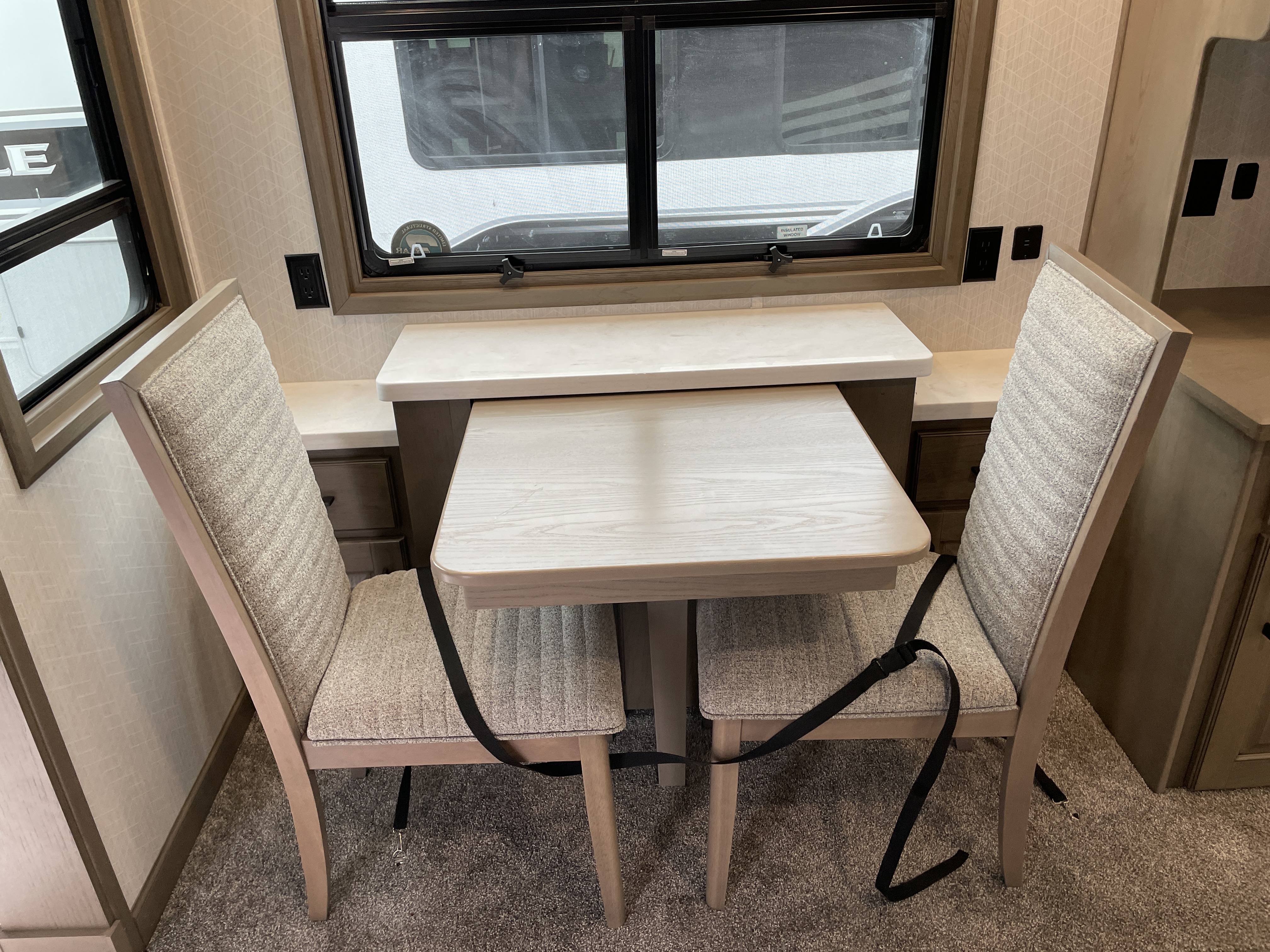 2022 DRV Mobile Suites 40KSSB4 - Image 10