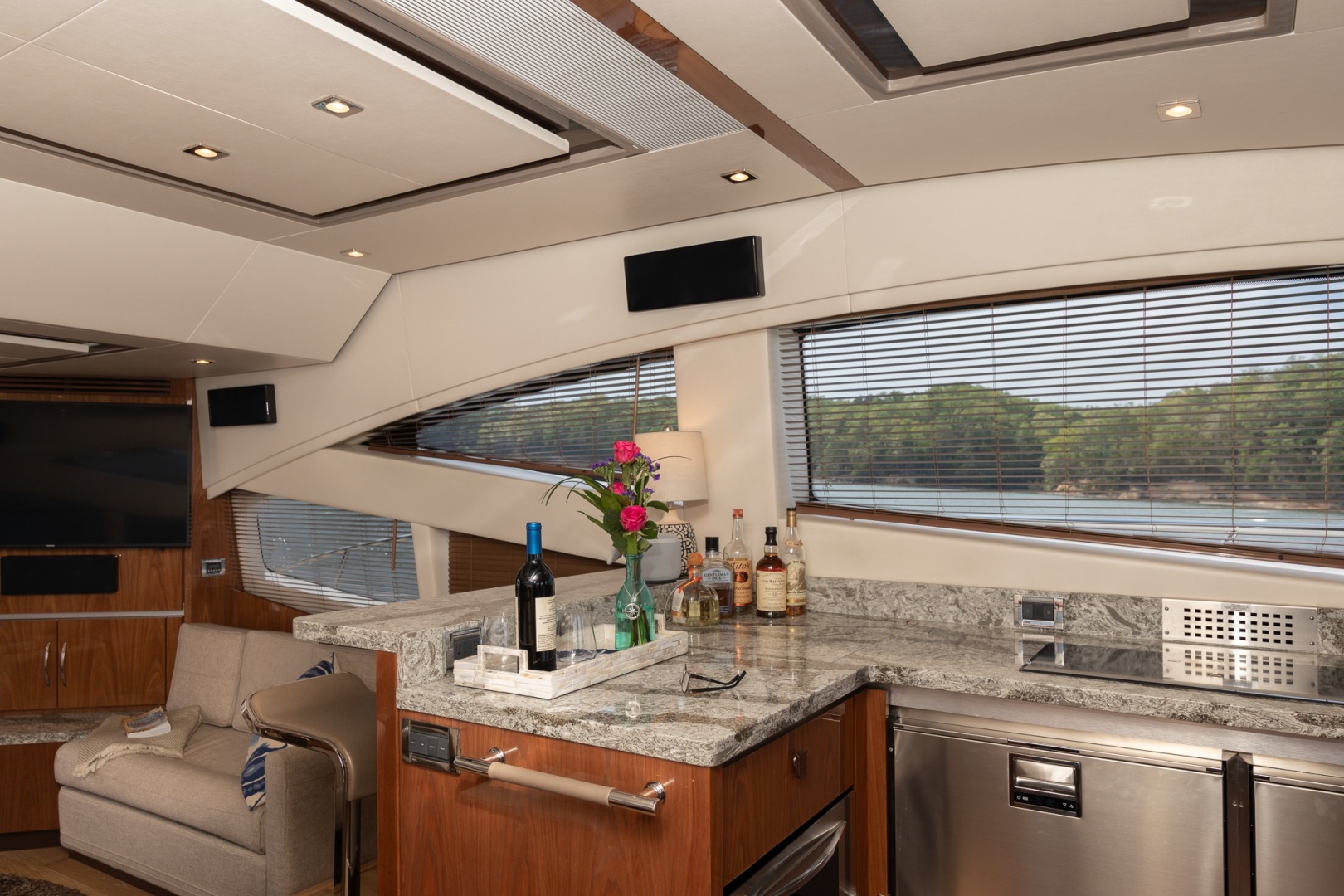 2018 Sea Ray L650 FLY - Image 22