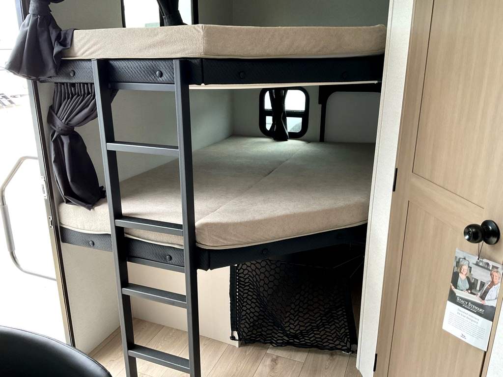 2027 JAYCO Jay Feather 25BH - Image 17