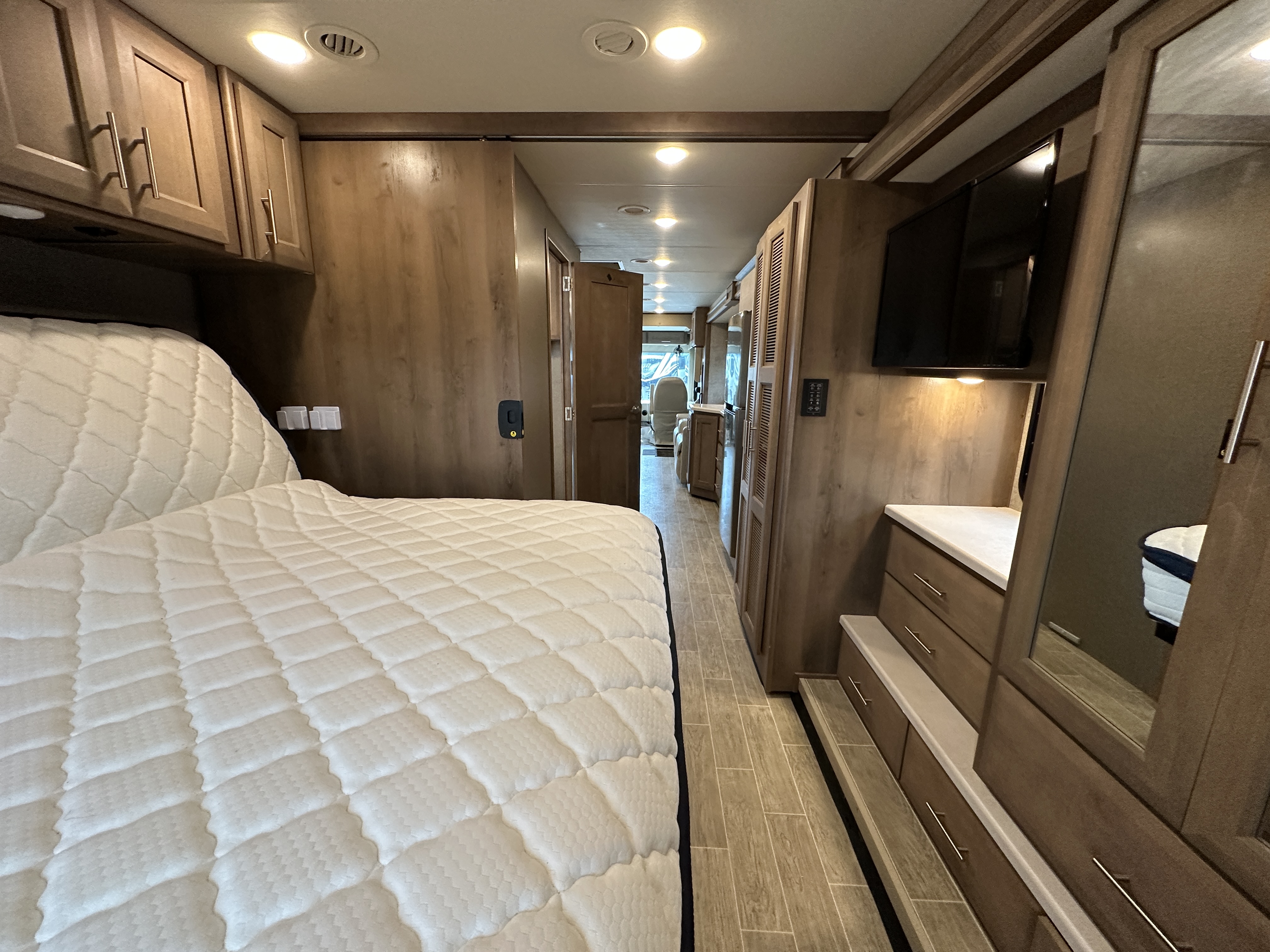 2022 THOR MOTOR COACH MIRAMAR 35.2 - Image 16