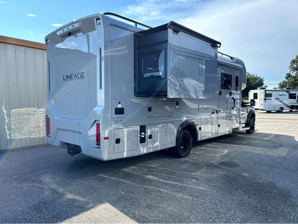 2026 GRAND DESIGN LINEAGE SERIESF 31ZW - Image 12