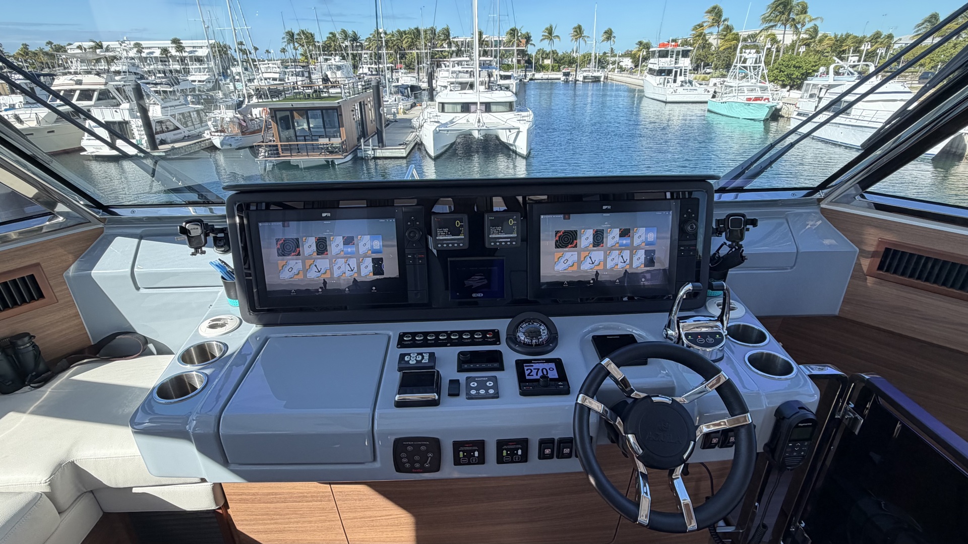 2025 Aquila 54 ENCLOSED BRIDGE - Image 66
