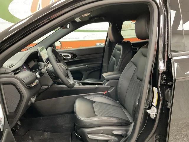 2026 Jeep Compass Latitude Altitude 4x4 - Image 17