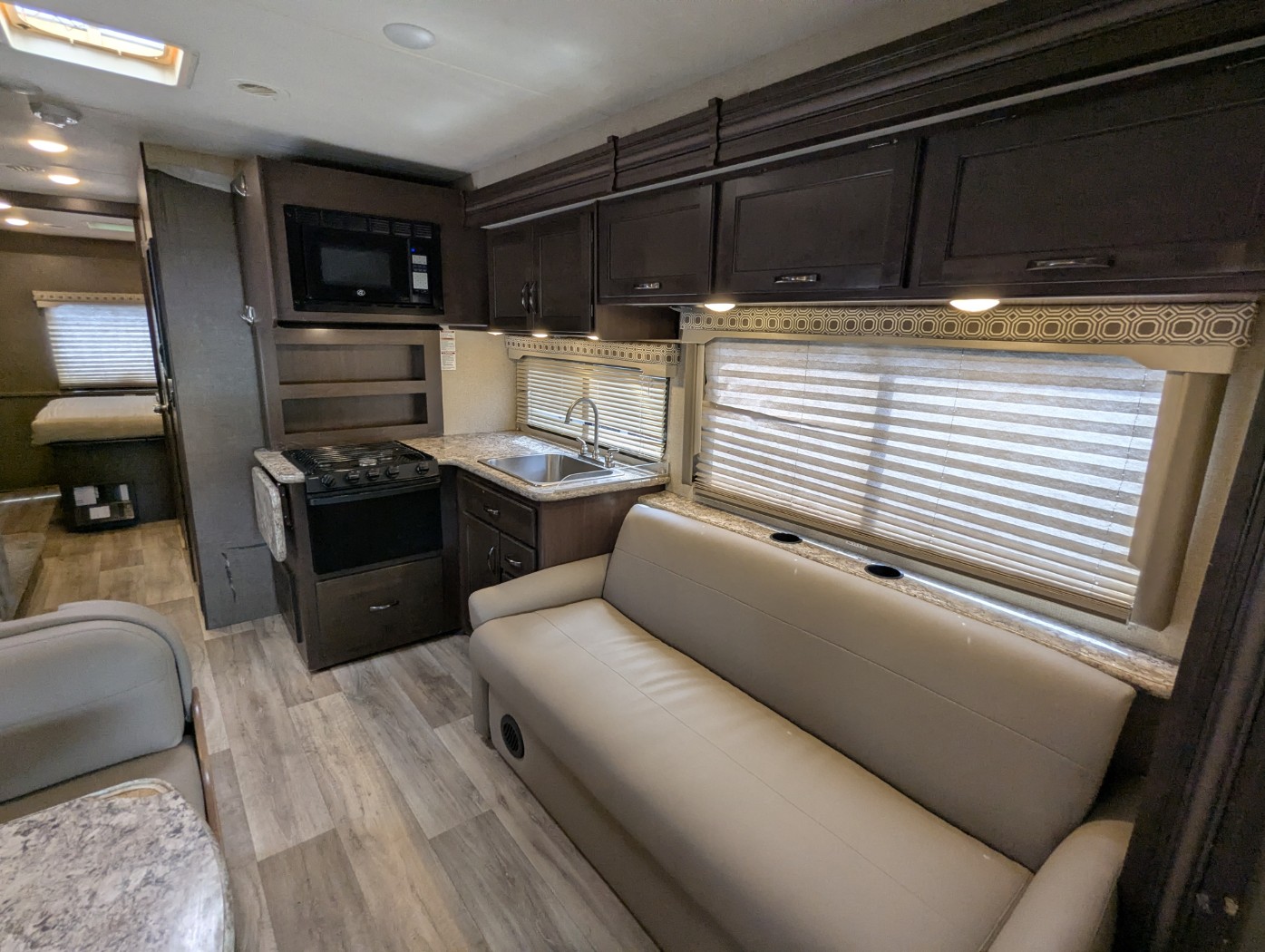2020 Thor Motor Coach Four Winds 31E - Image 9