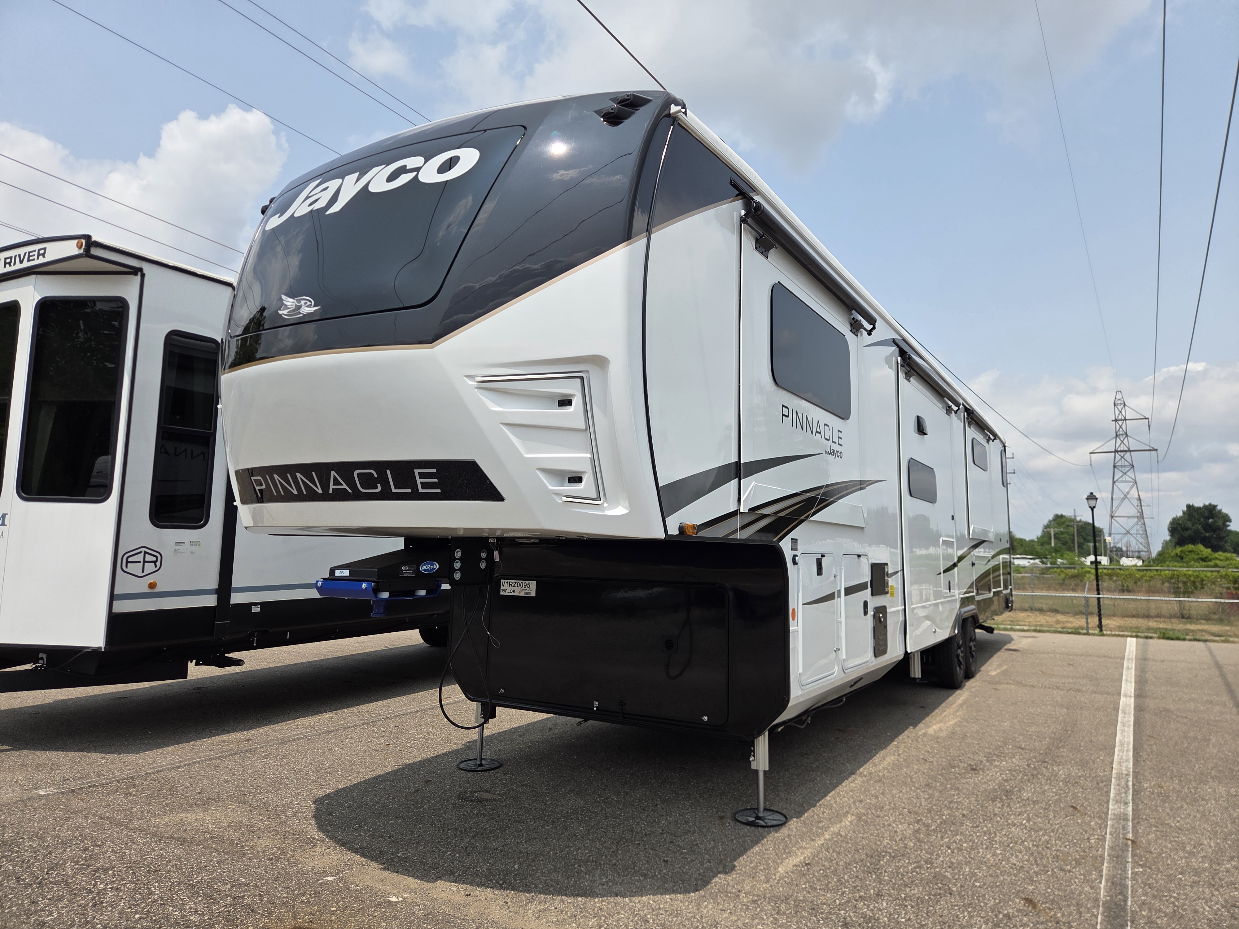 2027 Jayco Pinnacle 39FLOK - Image 5
