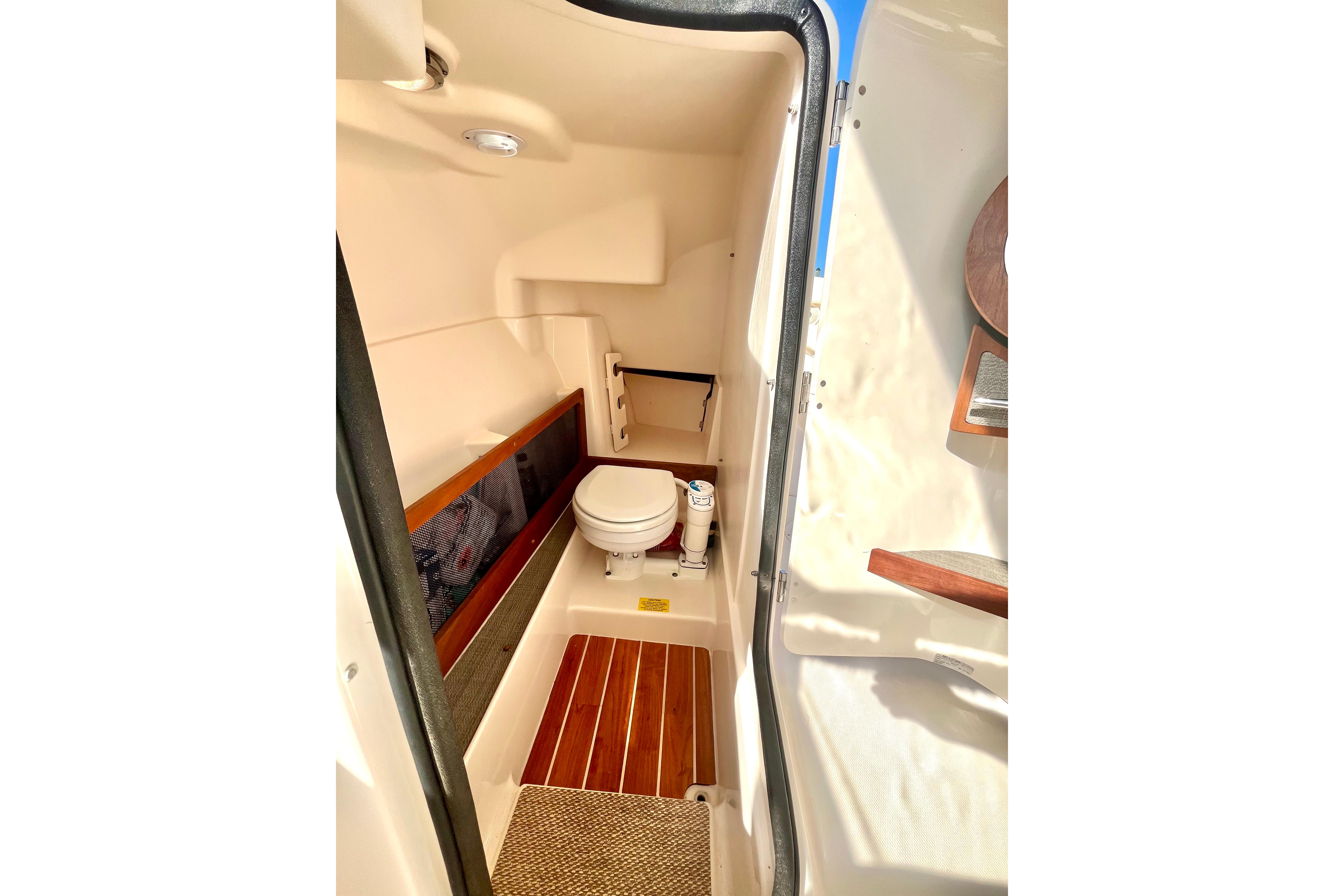 2018 Grady-White Freedom 275 - Image 39