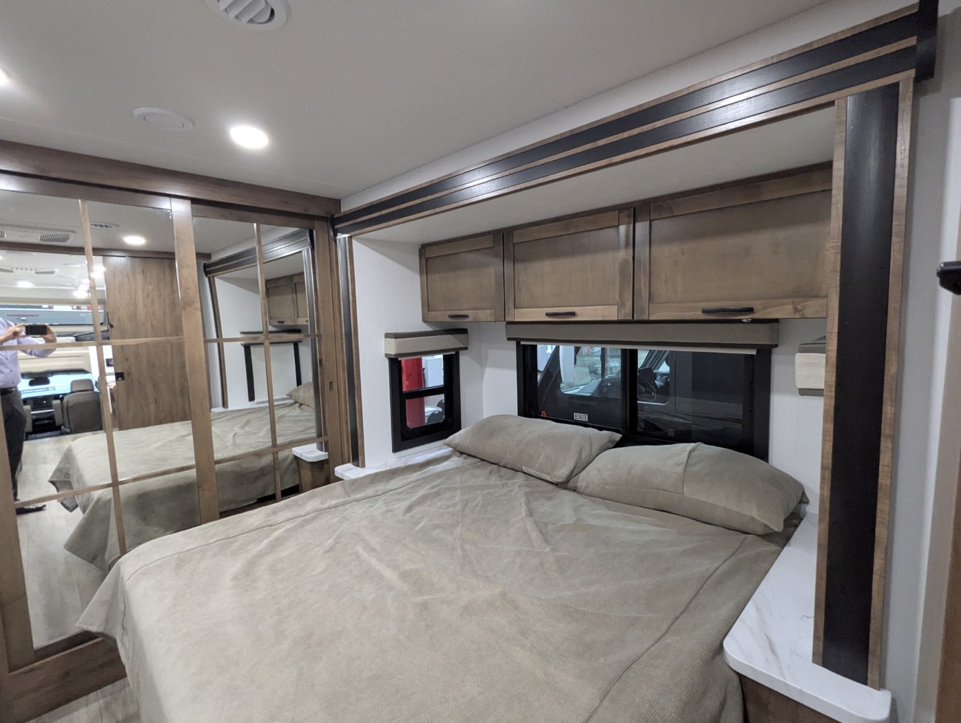 2026 Entegra Coach Esteem XL 32U - Image 29