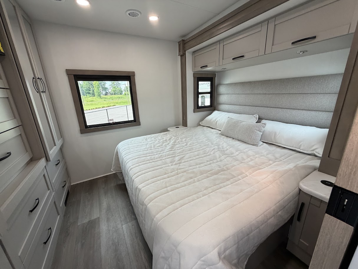 2027 JAYCO PRECEPT 31UL - Image 46