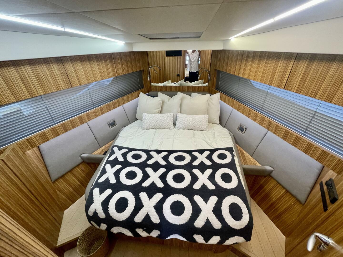 2017 Chris-Craft Commander 42 - Image 27