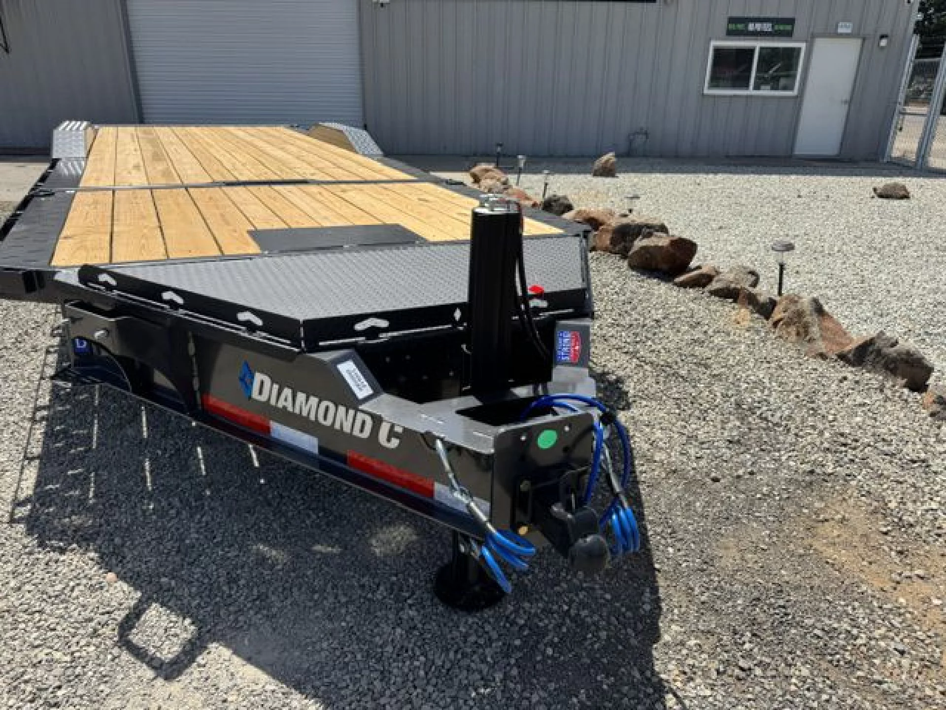 2027 DIAMOND C TRAILERS DIAMOND C HXD 208 L24X102 PR0 TILT - Image 2