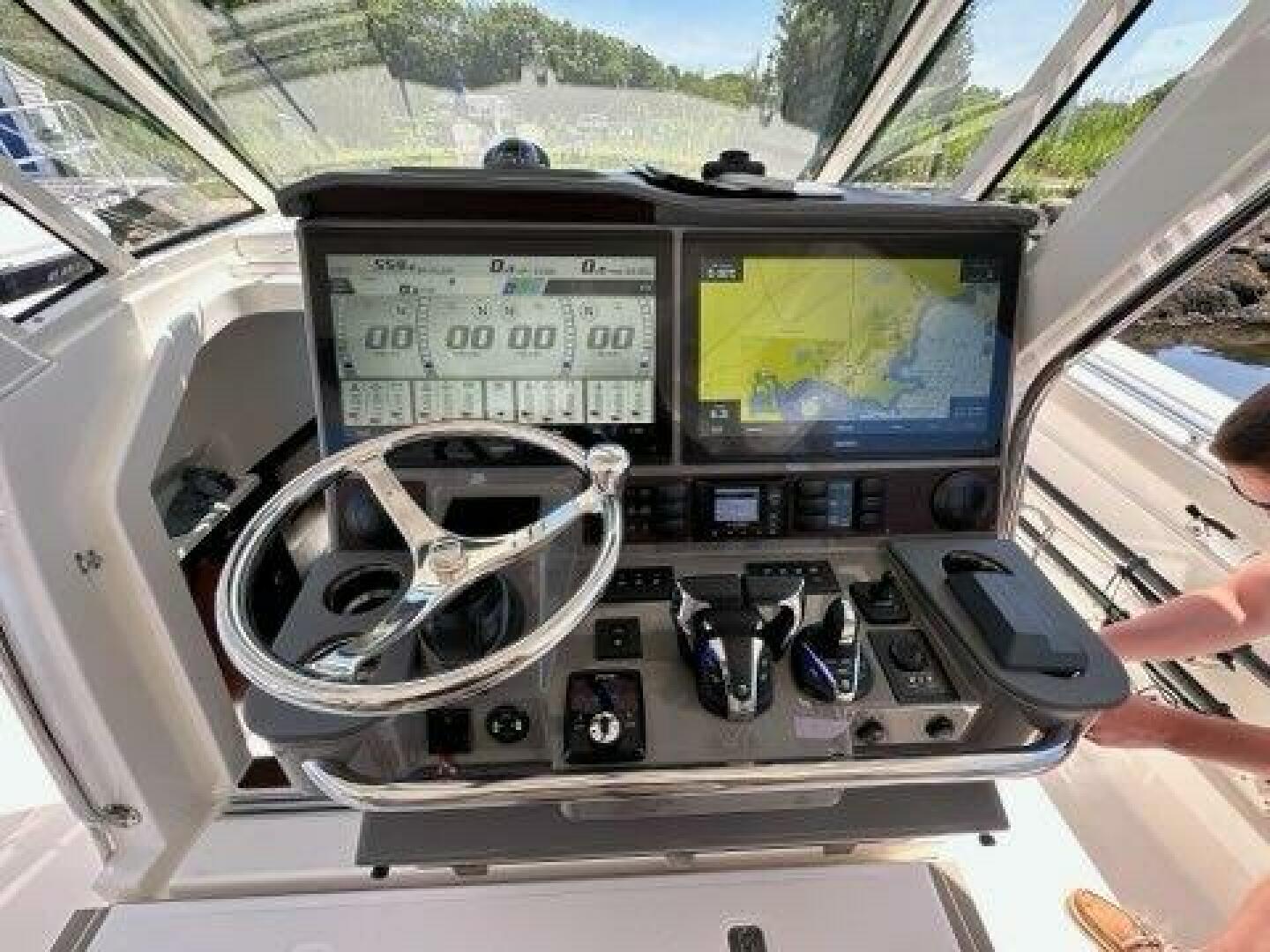 2021 PURSUIT S 428 Sport Base - Image 29