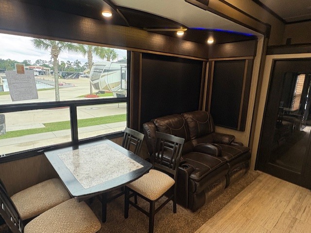 2018 GRAND DESIGN MOMENTUM 394M - Image 6