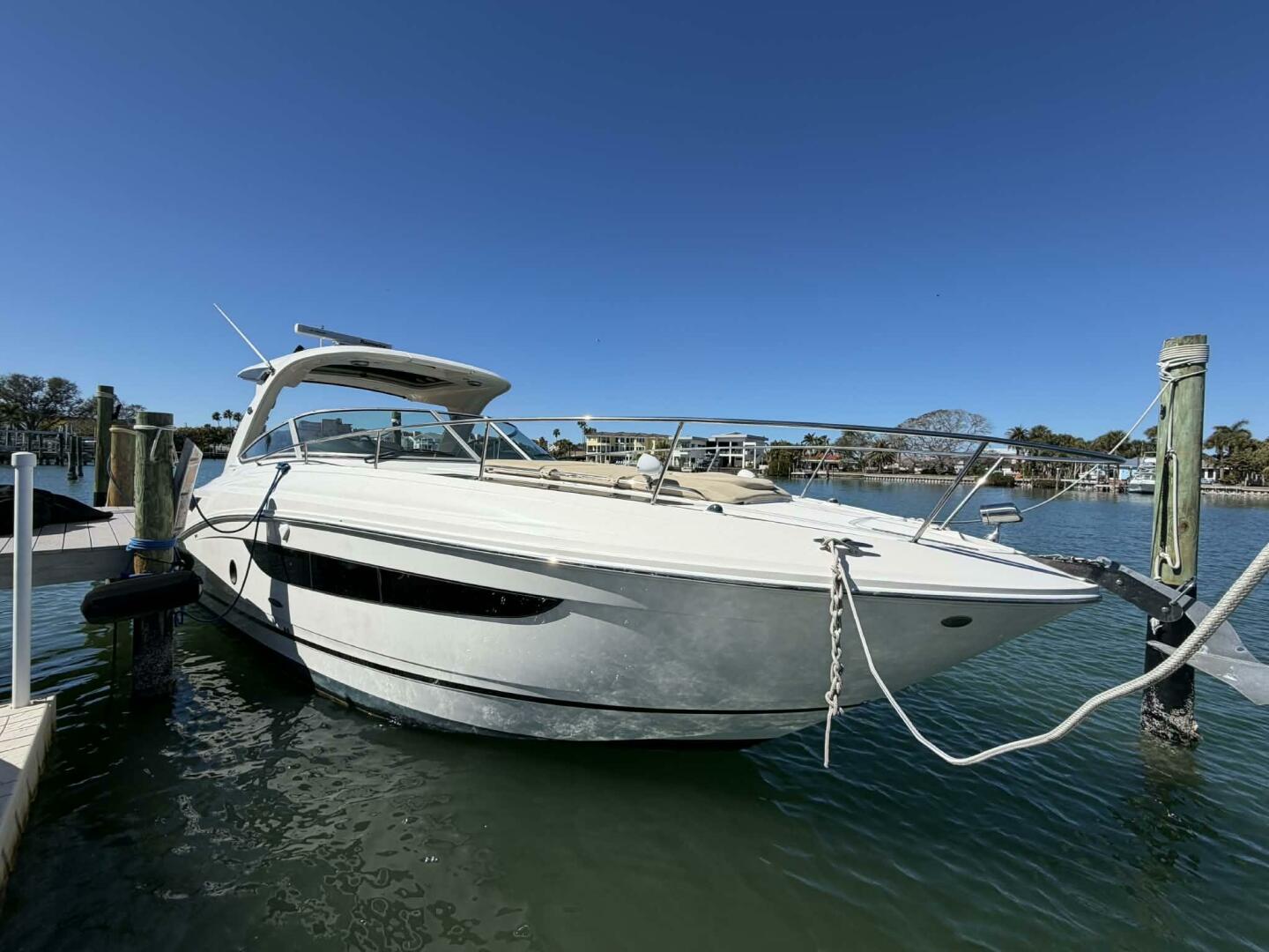 2016 Sea Ray 350 Sundancer - Image 2