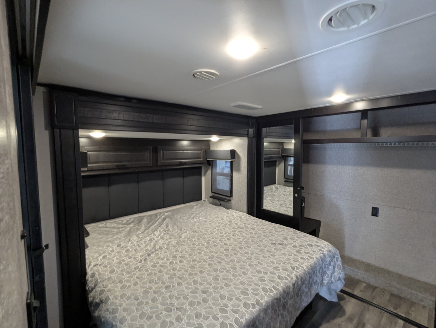 2022 Highland Ridge Mesa Ridge 314RLS - Image 10
