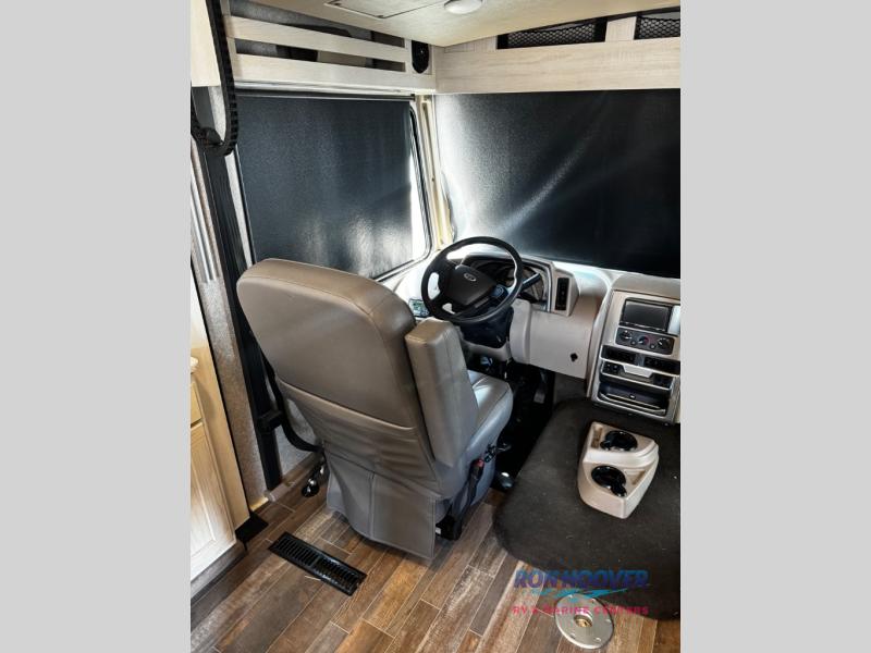 2022 WINNEBAGO 30T - Image 11