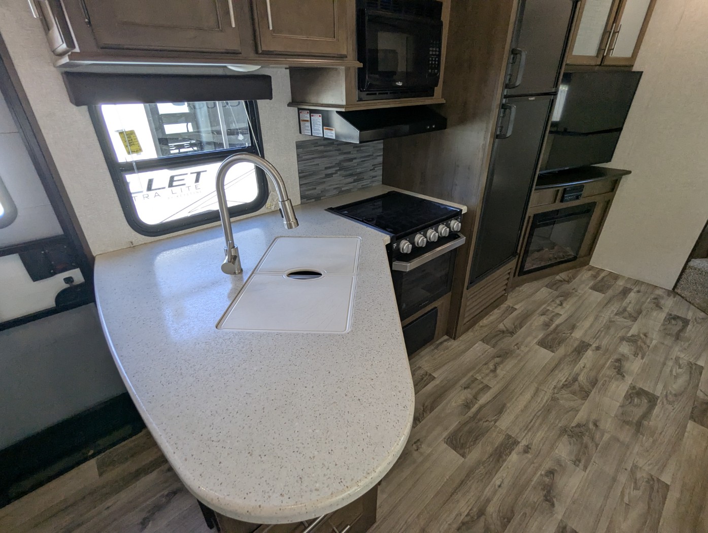 2019 Keystone Cougar Half-Ton West 29RDBWE - Image 25