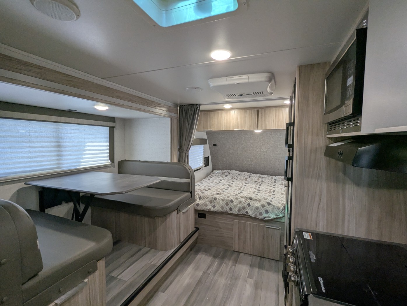 2021 Winnebago Micro Minnie 1808FBS - Image 14
