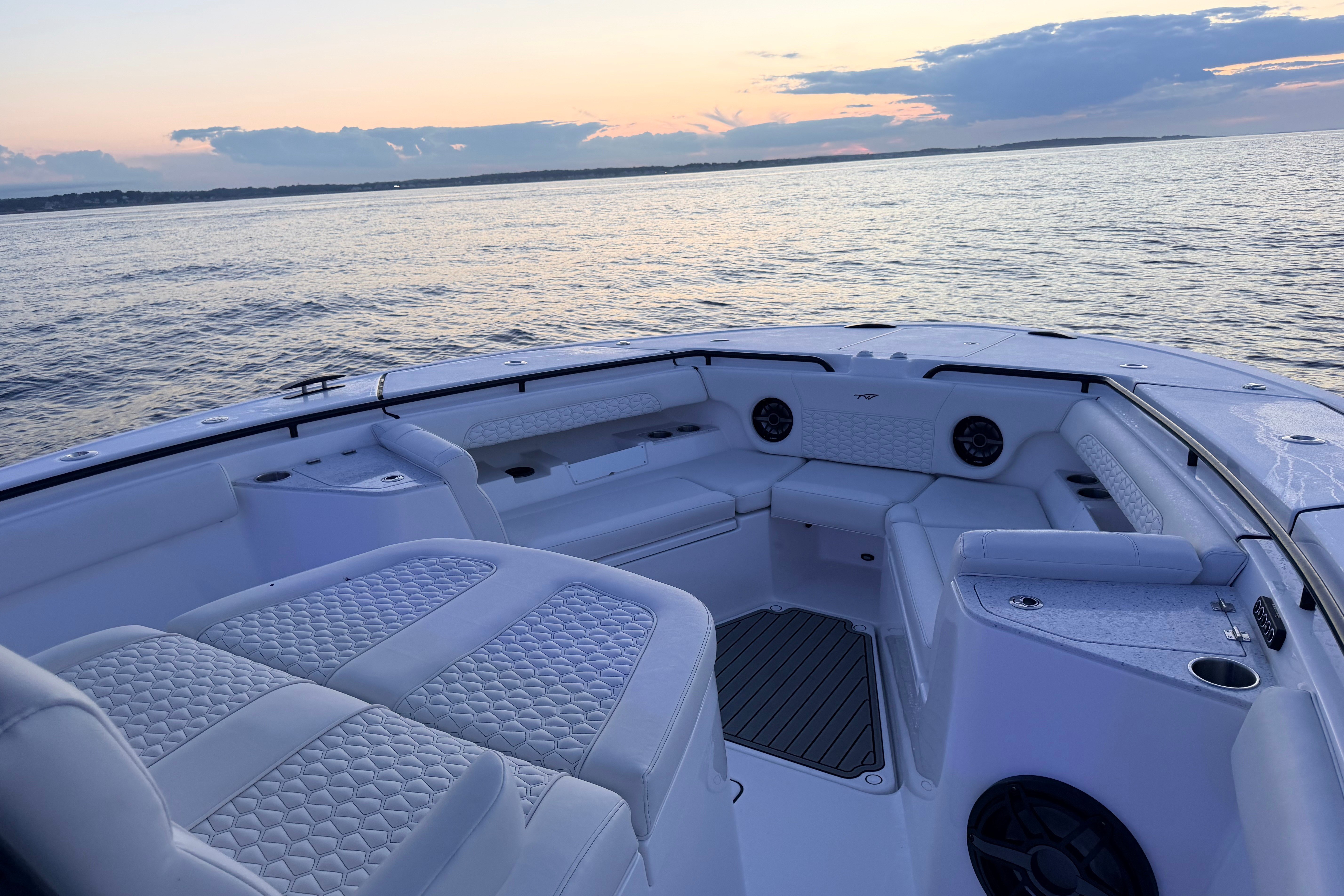 2027 Tidewater 330 CC Adventure - Image 27