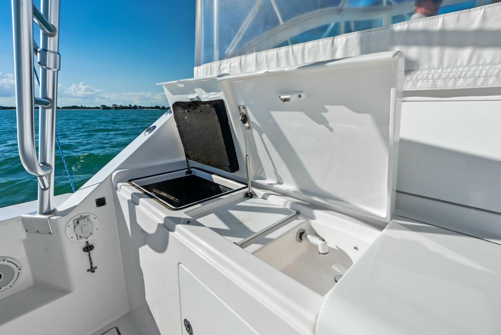 2006 Cabo 45 Express - Image 23