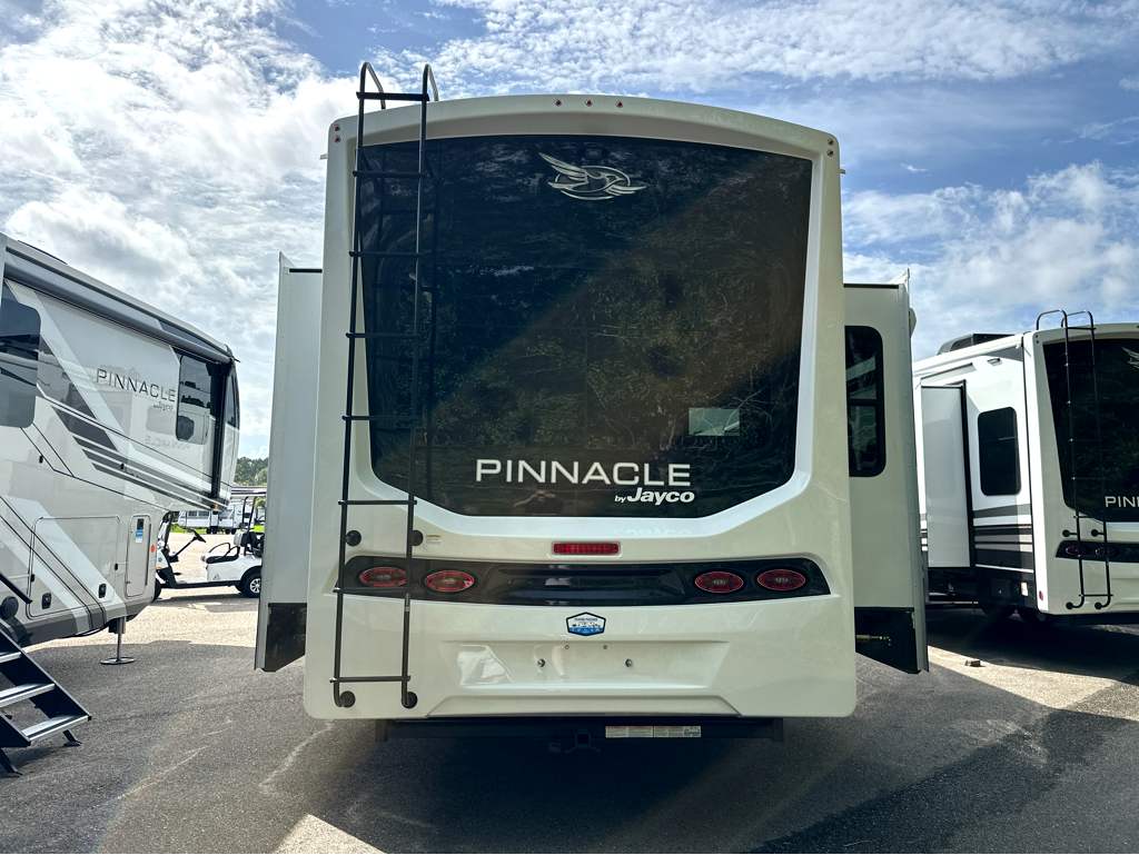 2027 JAYCO PINNACLE 32RLTS - Image 5