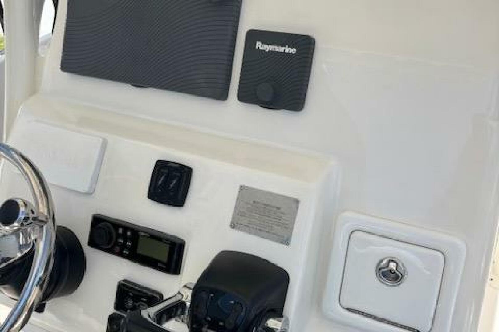 2018 Century 2600 Center Console - Image 10