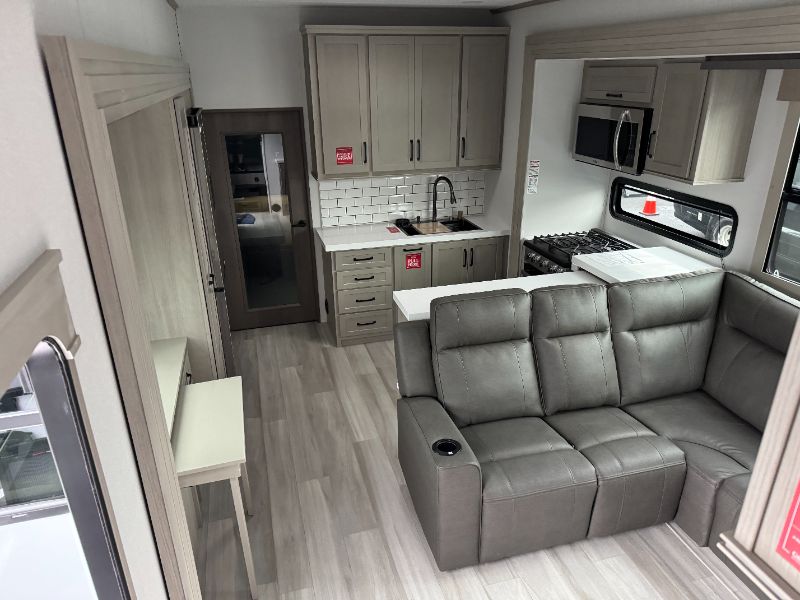 2025 Grand Design Momentum M-Class 344M - Image 22