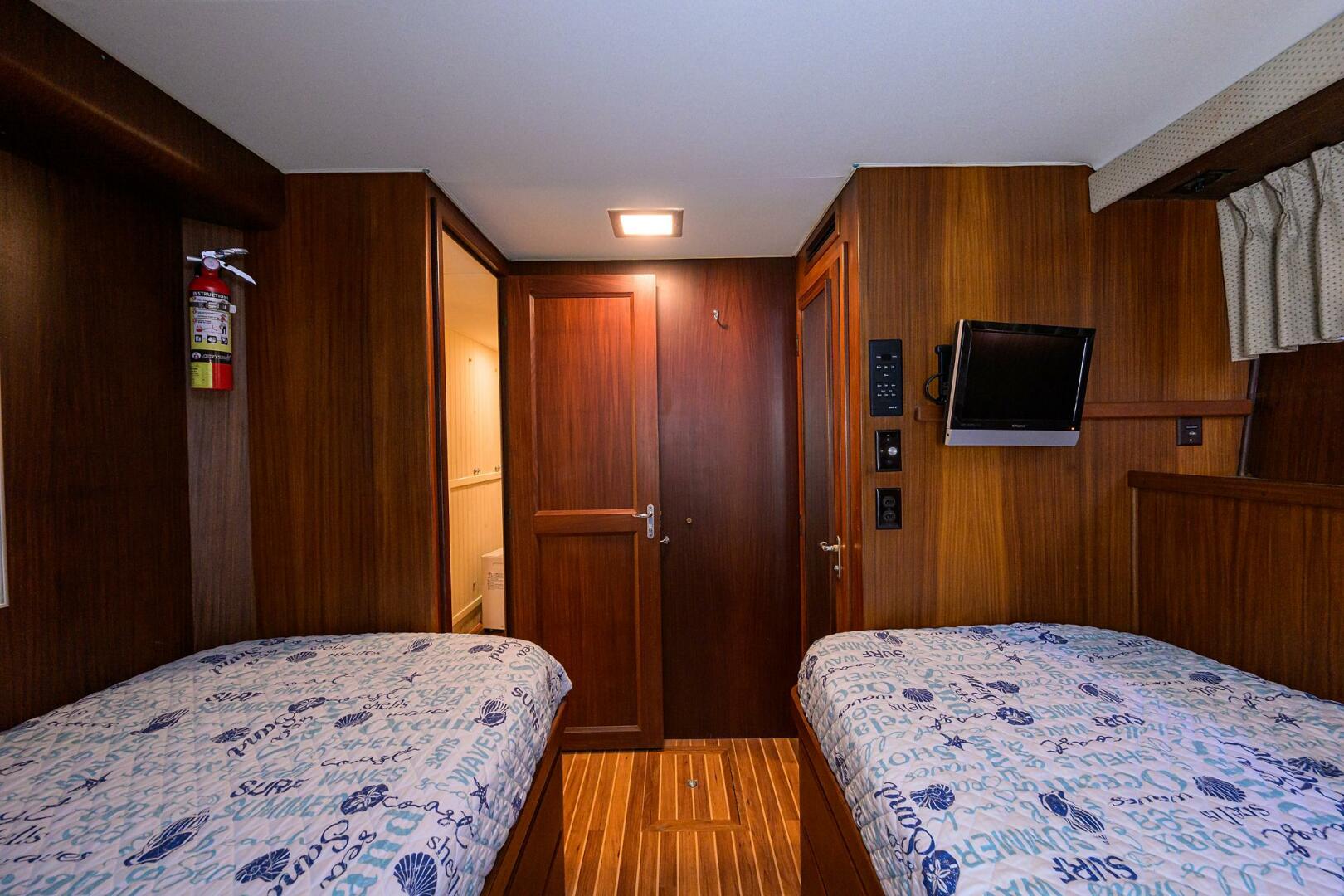 2003 Jupiter 31 Cuddy - Image 110