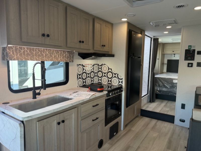 2026 Forest River Sunseeker LE 2850SLEF - Image 6