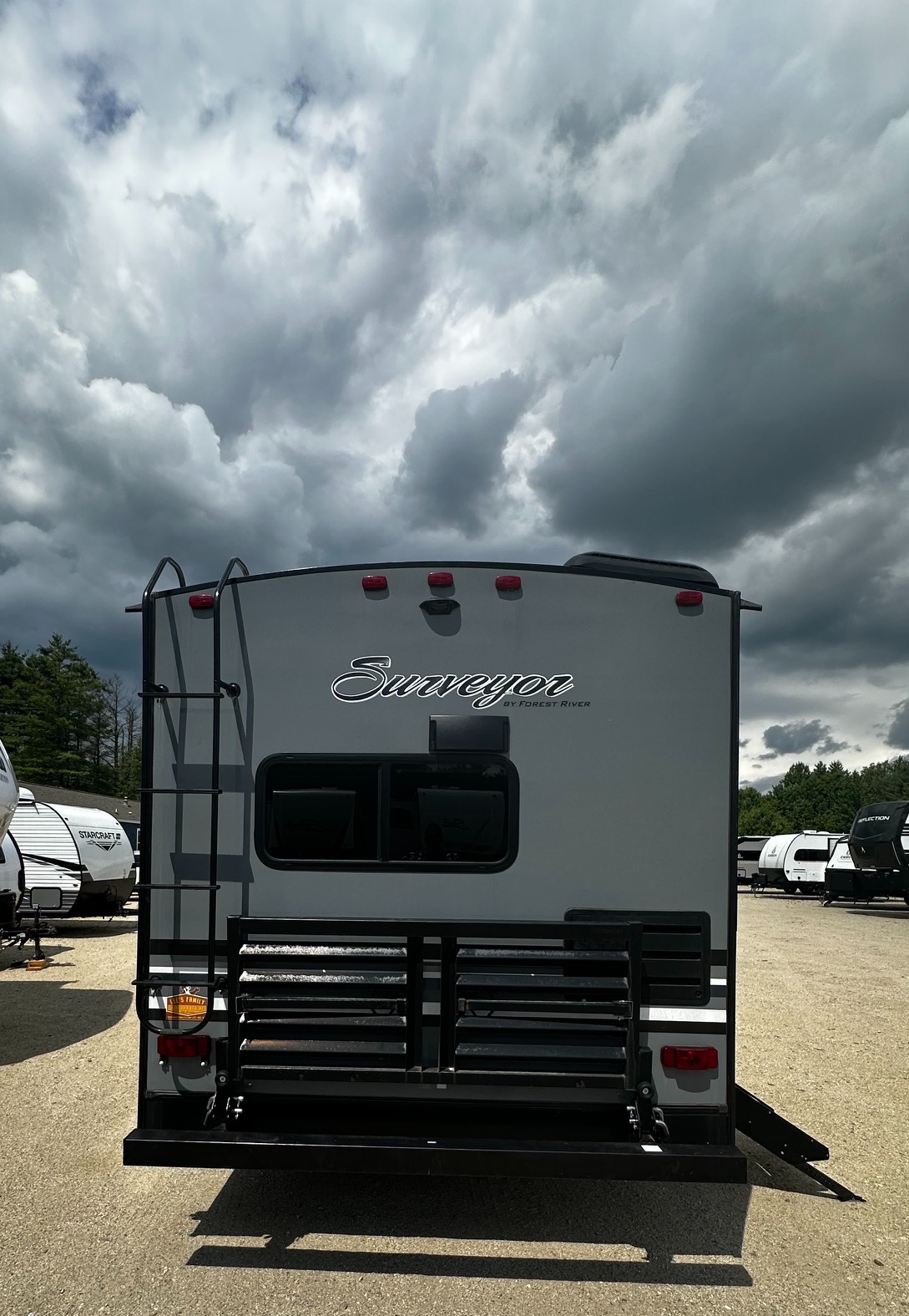 2019 Forest River Surveyor Luxury 251RKS - Image 3