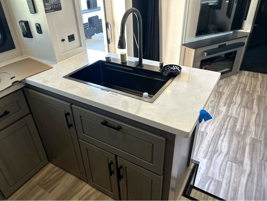 2025 JAYCO SEISMIC 4113 - Image 16