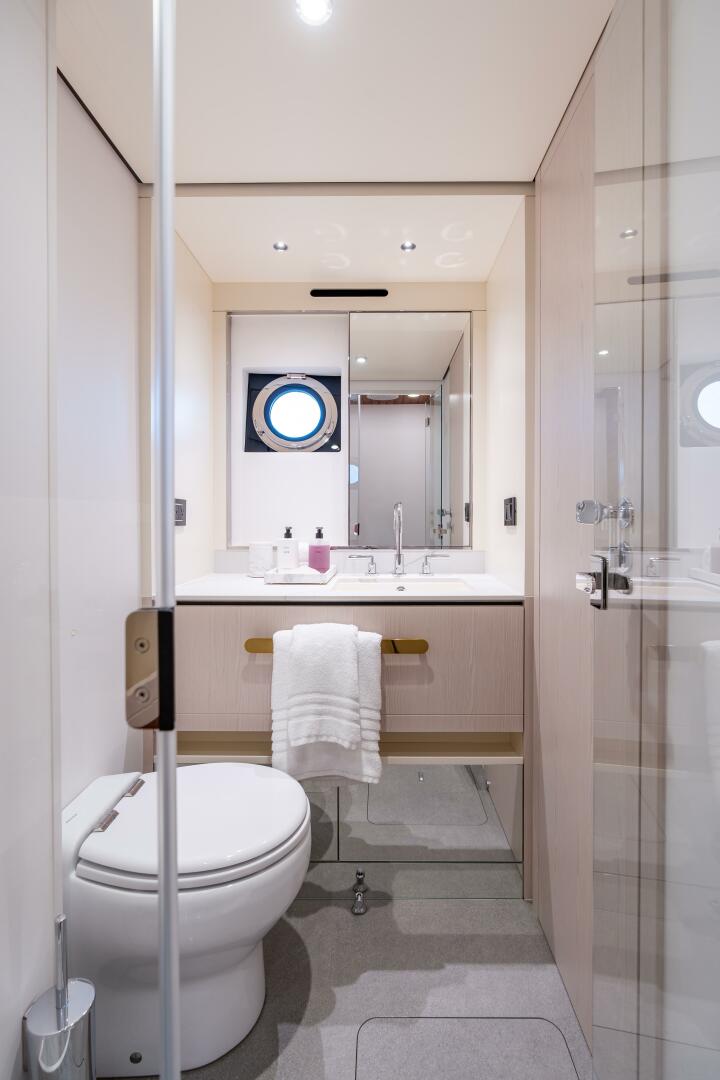2022 Azimut 78 - Image 36