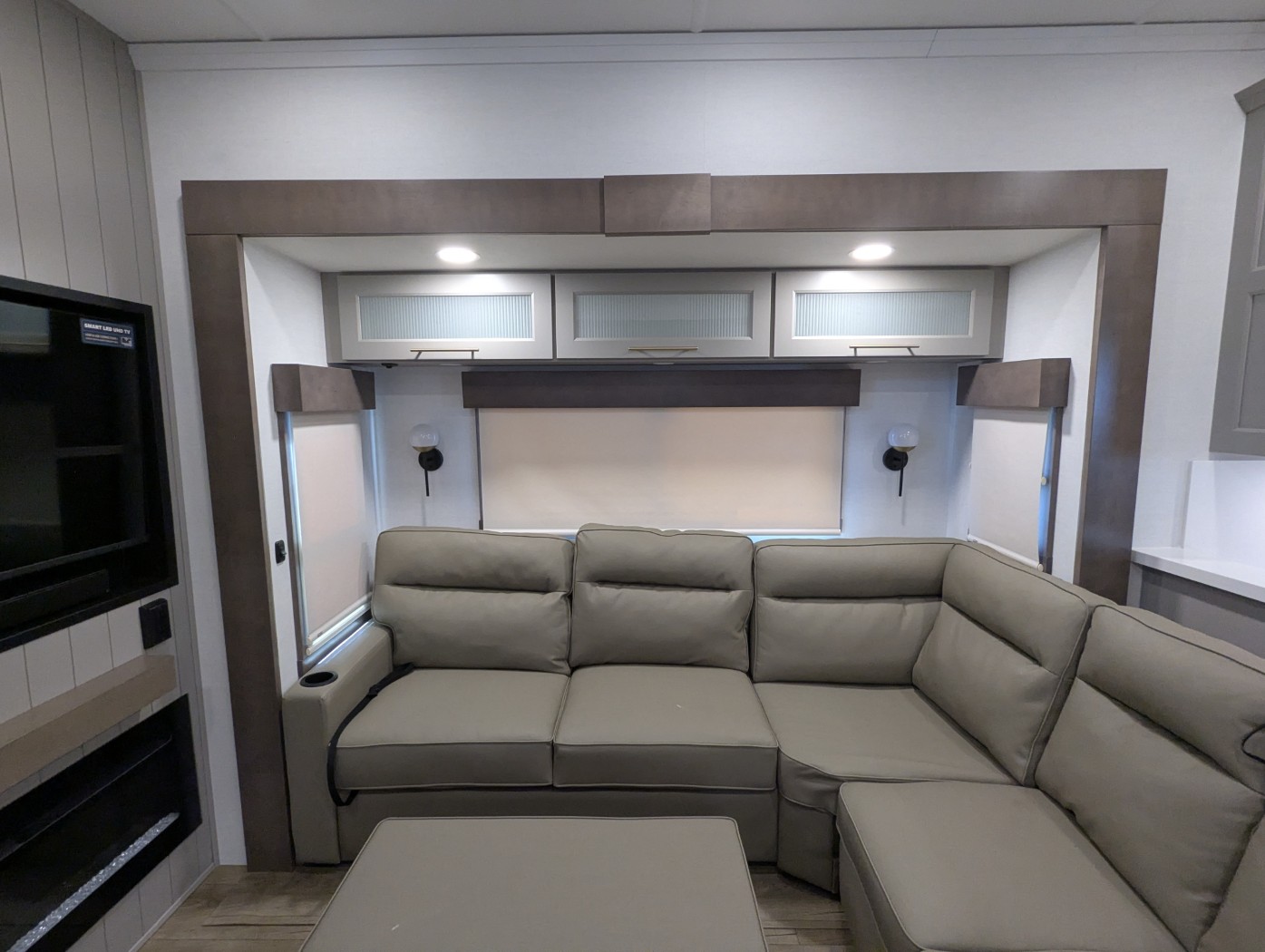 2026 Alliance RV Paradigm 395DS - Image 26