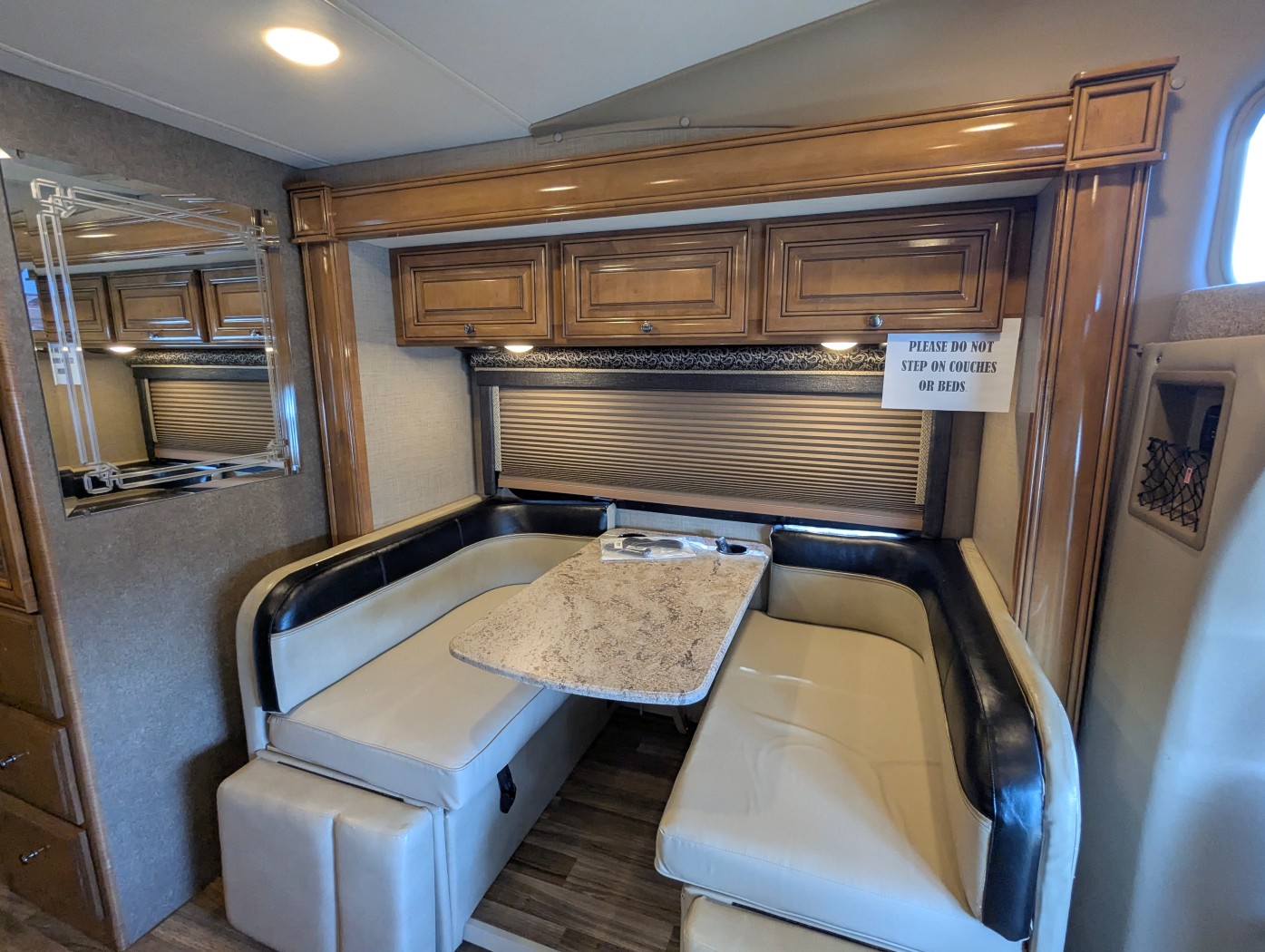 2018 Thor Motor Coach Synergy SD24 - Image 10