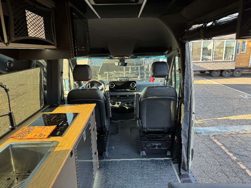 2025 27North Venture Van 170 - Image 13
