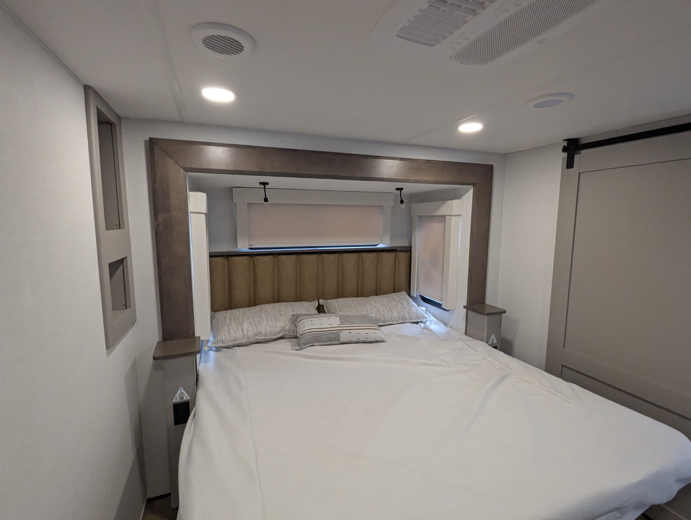2026 Alliance RV Paradigm 382RK - Image 8
