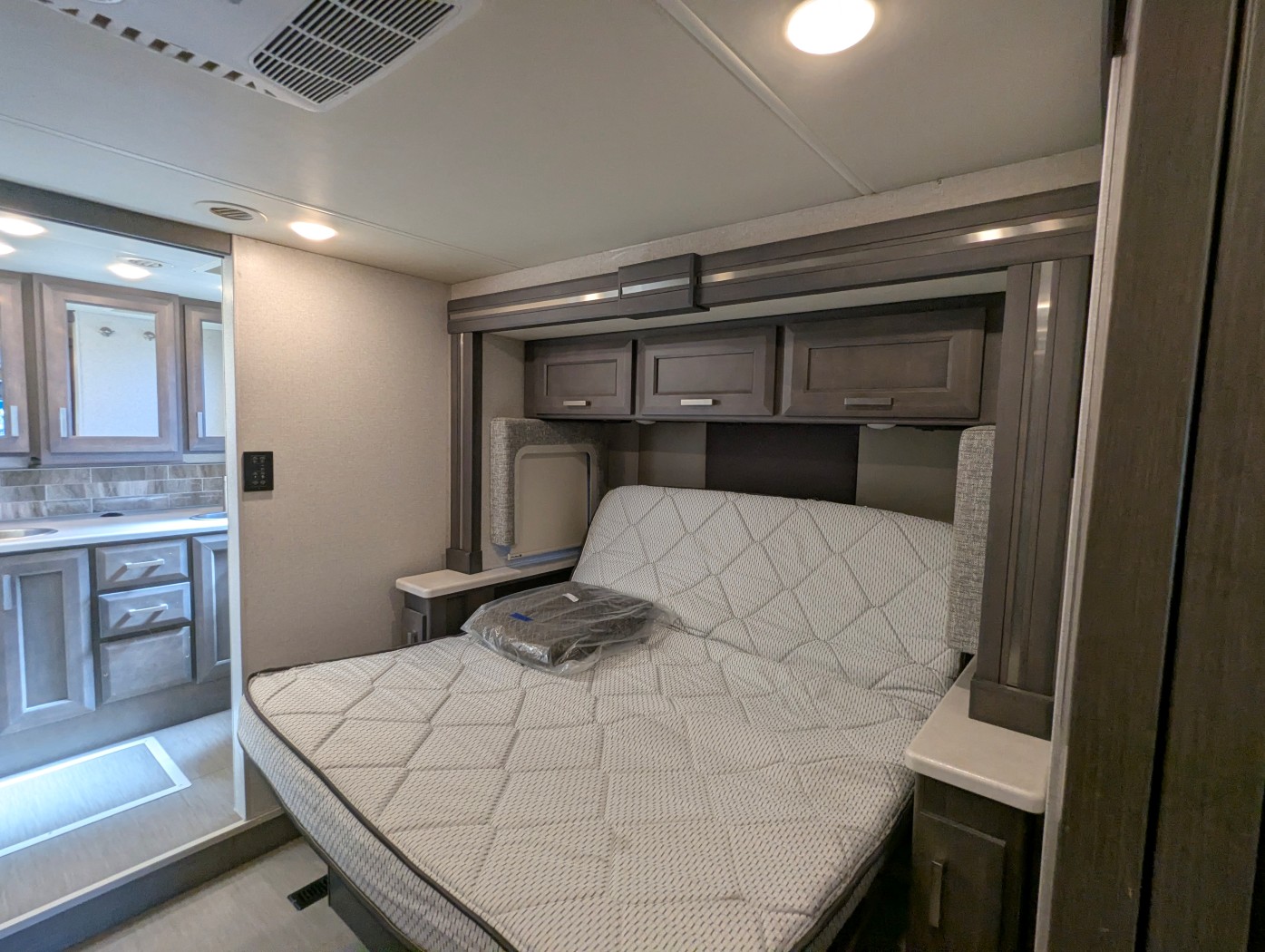 2023 Thor Motor Coach Palazzo 37.5 - Image 33