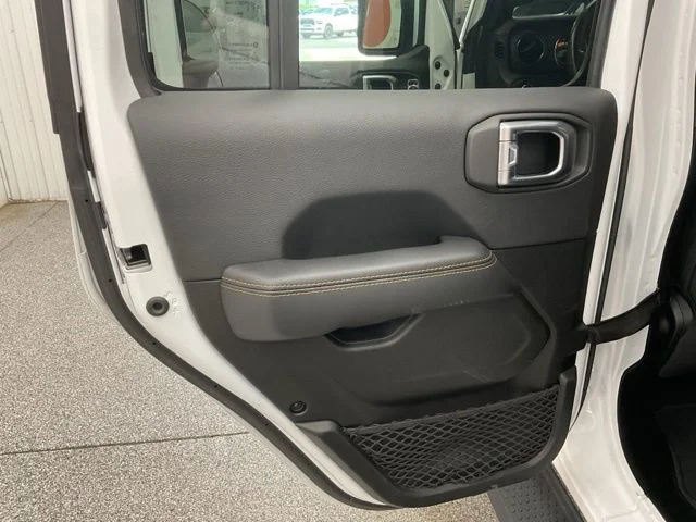 2022 Jeep Wrangler Util 4D Sahara High Altitude 4WD I4 - Image 21